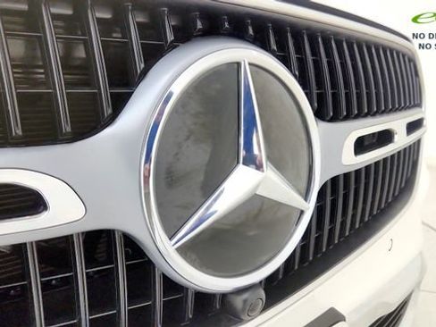 Used 2025 Mercedes-Benz GLC 350e 4MATIC image 32