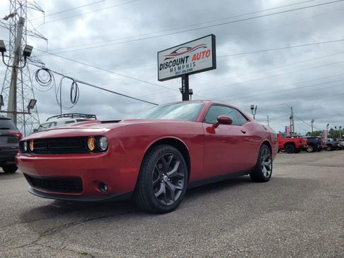 Used 2018 Dodge Challenger SXT w/ Blacktop Package image 2