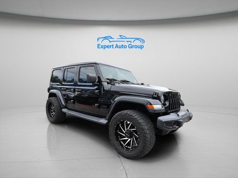 Used 2020 Jeep Wrangler Unlimited Sahara AWD/4WD image 15