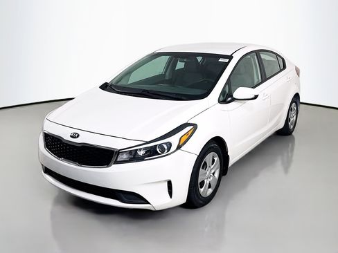 Used 2017 Kia Forte LX image 4