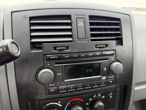 Used 2005 Dodge Dakota ST image 29