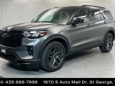 Used 2025 Ford Explorer ST-Line w/ ST-Line Street Pack image 1