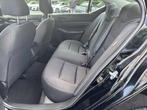 Used 2025 Nissan Altima 2.5 SV FWD image 21