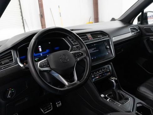 Used 2023 Volkswagen Tiguan SE R-Line FWD image 3