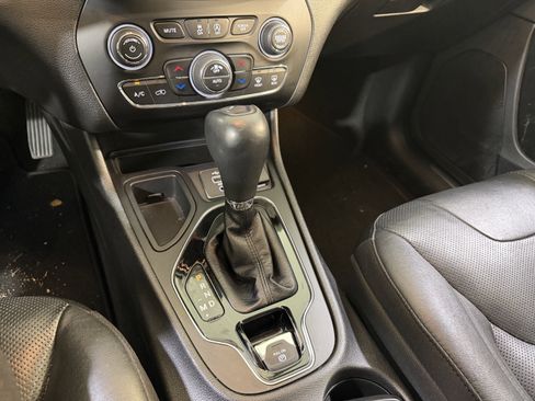 Used 2020 Jeep Cherokee Limited image 20