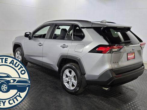 Used 2020 Toyota RAV4 XLE image 5