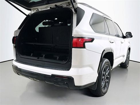 Used 2025 Toyota Sequoia Platinum image 27