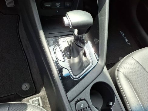 Used 2020 Kia Niro EX Premium FWD image 24