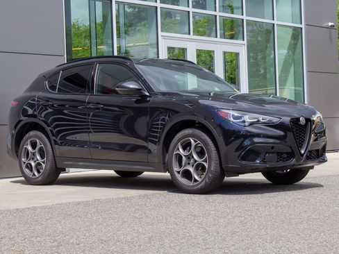 New 2025 Alfa Romeo Stelvio Sprint AWD/4WD image 3