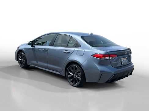 Used 2025 Toyota Corolla SE FWD image 3