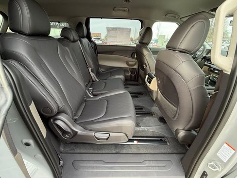 New 2026 Kia Carnival EX image 33