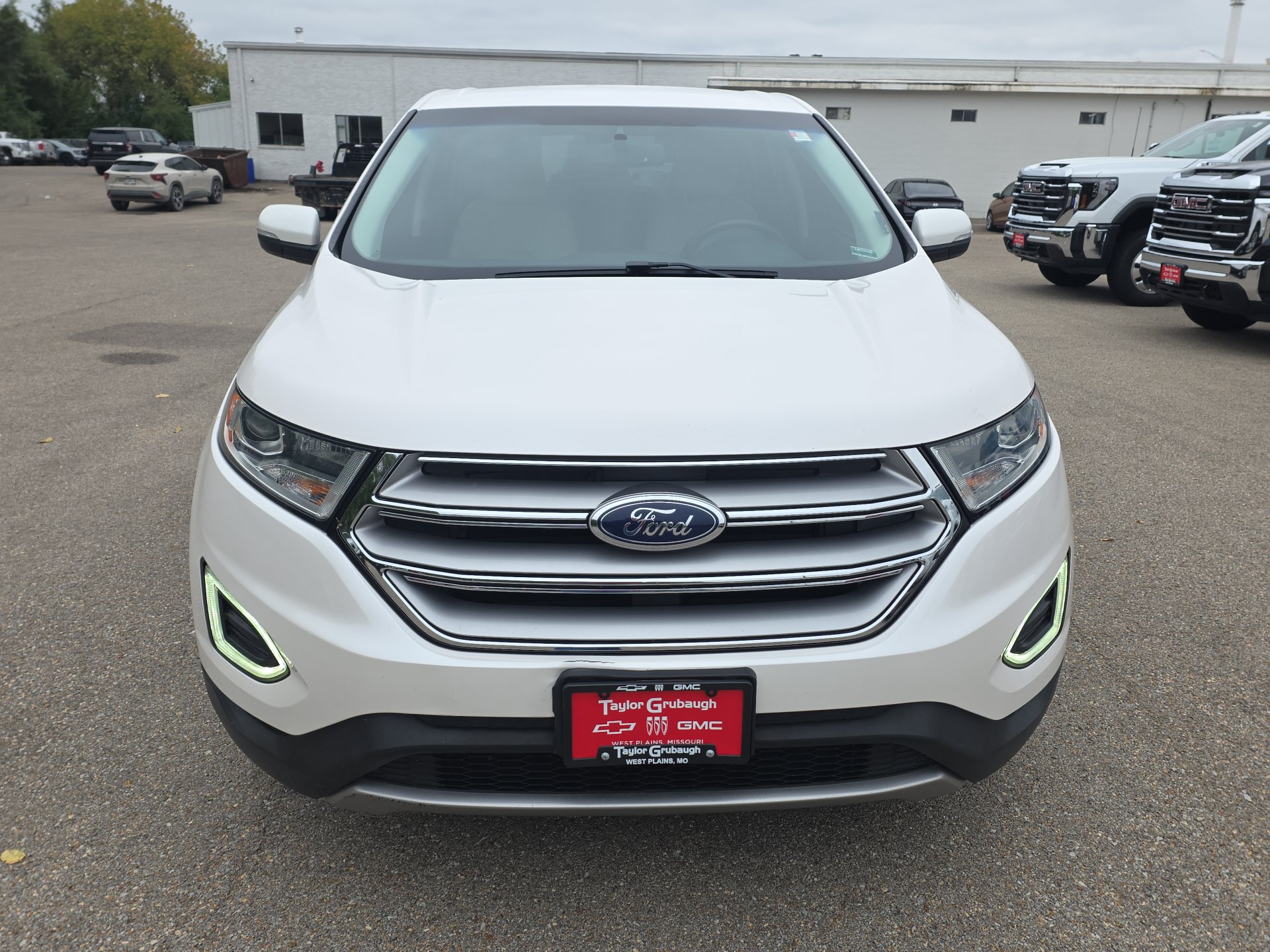 Used 2018 Ford Edge Titanium w/ Technology Package AWD/4WD image 3