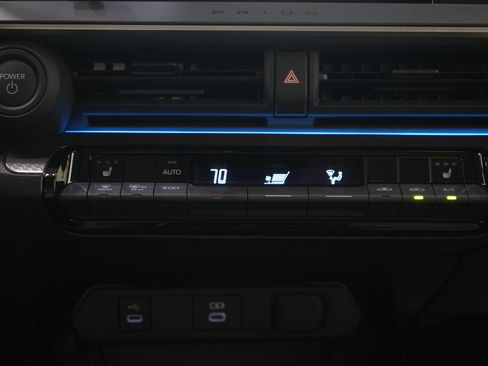 Used 2025 Toyota Prius Limited image 18