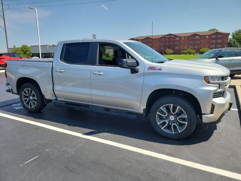 Used 2021 Chevrolet Silverado 1500 RST AWD/4WD image 3