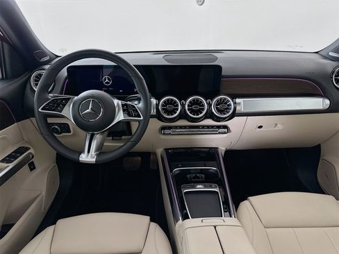 Certified 2025 Mercedes-Benz GLB 250 image 23