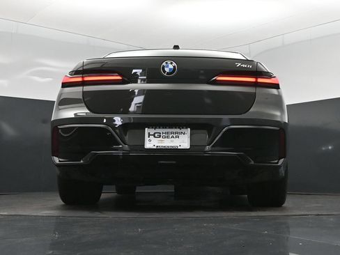 Certified 2026 BMW 740i w/ Executive Package RWD image 41