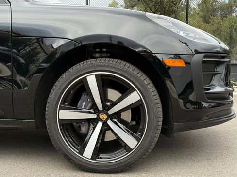 Used 2025 Porsche Macan image 12