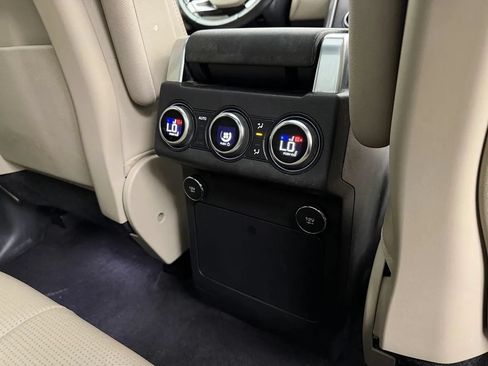 Used 2020 Land Rover Discovery Landmark AWD/4WD image 39