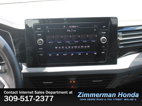 Used 2025 Volkswagen Jetta SE w/ Sunroof Package FWD image 14