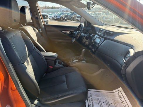 Used 2018 Nissan Rogue SL w/ Premium Package image 19