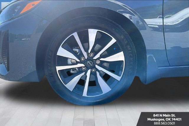 Used 2025 Nissan Sentra SV w/ SV Premium Package FWD image 34