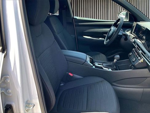 New 2025 Hyundai Santa Cruz SE image 8