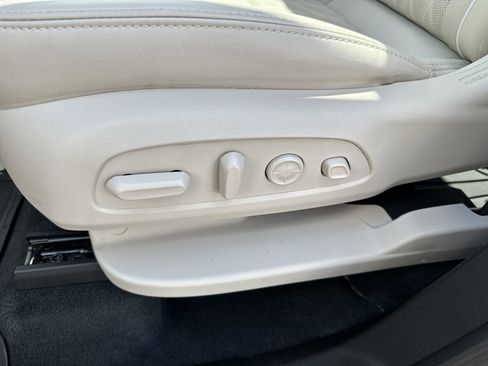 Certified 2023 Buick Enclave Avenir w/ Avenir Technology Package FWD image 12