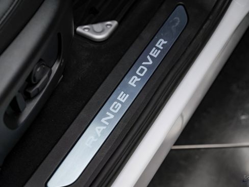 Used 2024 Land Rover Range Rover Evoque Dynamic SE image 46