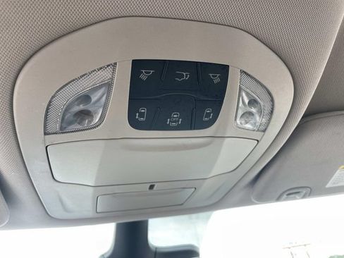 Used 2023 Chrysler Voyager LX FWD image 24