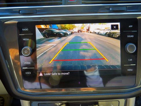 Used 2023 Volkswagen Tiguan SE R-Line image 34