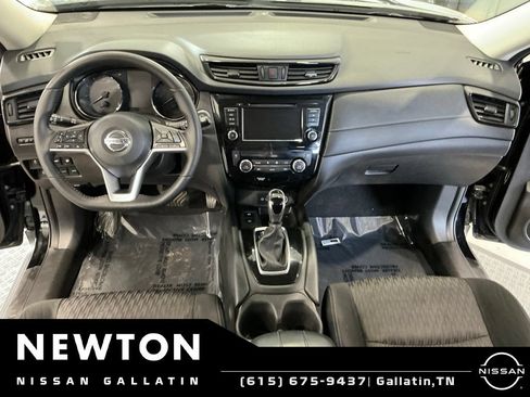 Used 2019 Nissan Rogue SV w/ Premium Package FWD image 11
