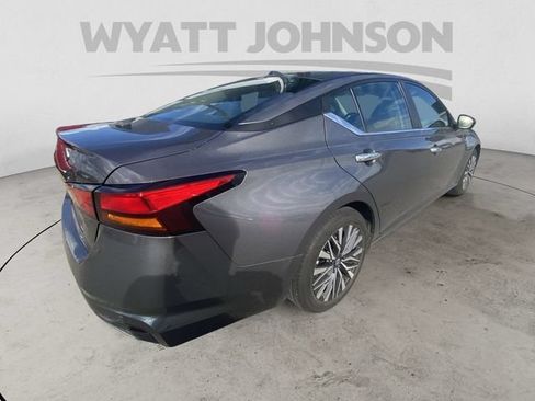 Used 2025 Nissan Altima 2.5 SV FWD image 10