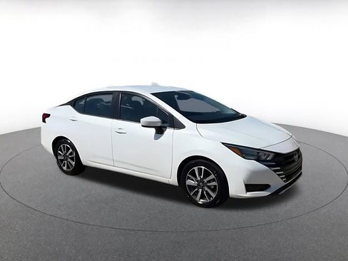 Used 2025 Nissan Versa SV FWD image 2