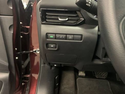 Used 2024 Nissan Sentra SV FWD image 29