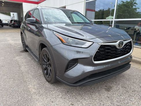Used 2023 Toyota Highlander L AWD/4WD image 4