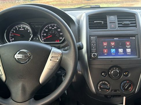 Used 2019 Nissan Versa SV FWD image 4