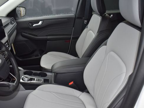 Used 2025 Ford Escape SE w/ PHEV Premium Package FWD image 10