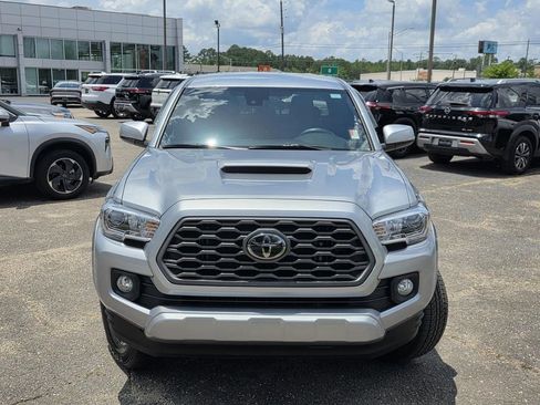 Used 2022 Toyota Tacoma TRD Sport w/ Technology Package RWD image 3