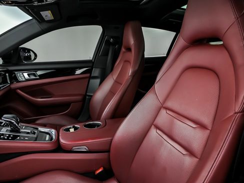 Used 2020 Porsche Panamera image 23