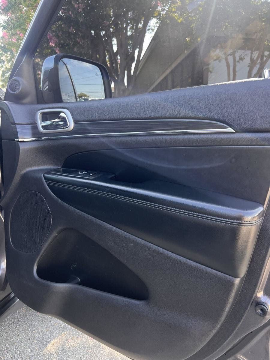 Used 2020 Jeep Grand Cherokee Limited w/ Luxury Group II RWD image 25