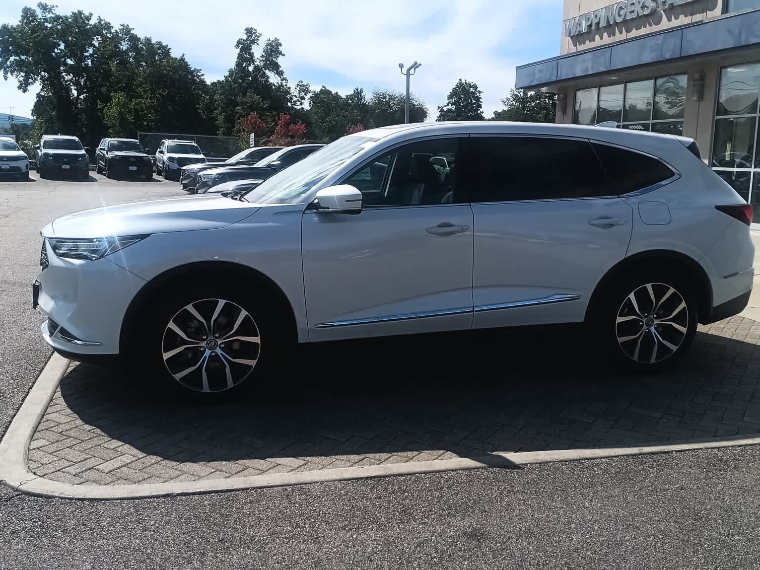 Used 2024 Acura MDX w/ Technology Package AWD/4WD image 2
