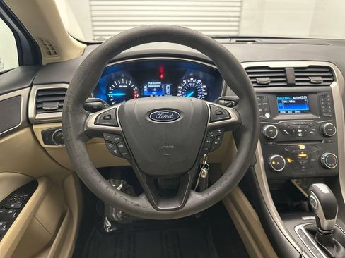 Used 2013 Ford Fusion SE FWD image 19