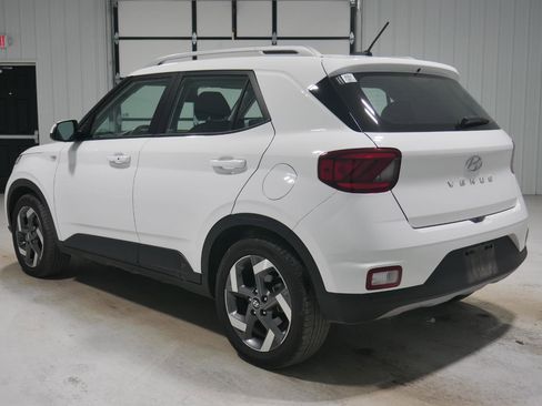 Used 2024 Hyundai Venue SEL image 7