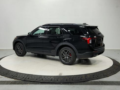 Used 2025 Ford Explorer ST-Line w/ ST-Line Street Pack AWD/4WD image 6