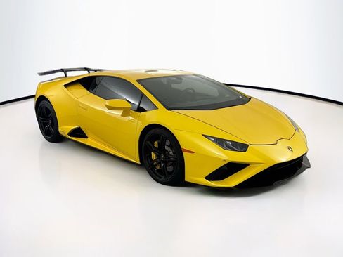 Used 2020 Lamborghini Huracan EVO RWD image 3