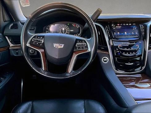 Used 2019 Cadillac Escalade Luxury AWD/4WD image 8