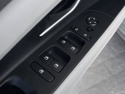 Used 2023 Hyundai Elantra Limited image 12