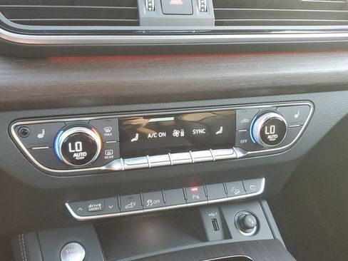Certified 2025 Audi Q5 e Premium Plus w/ Premium Plus Package AWD/4WD image 29