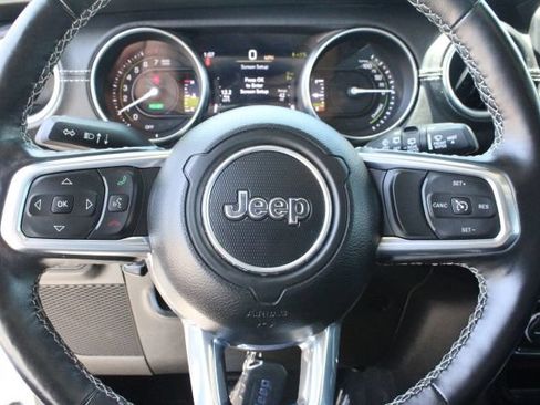 Used 2023 Jeep Wrangler Unlimited Sahara w/ Cold Weather Group AWD/4WD image 17