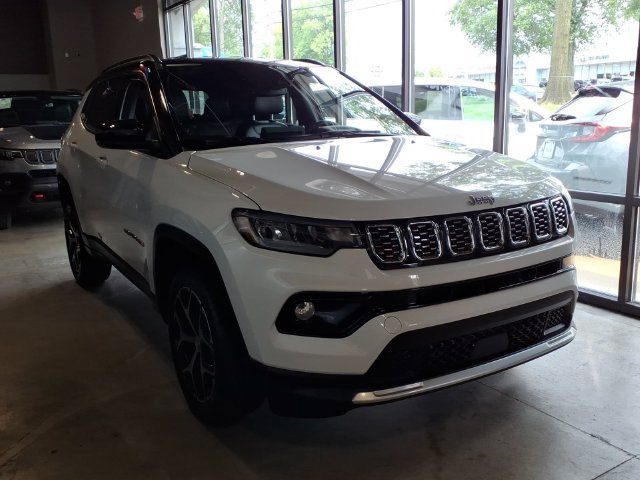 Used 2024 Jeep Compass Limited AWD/4WD image 4